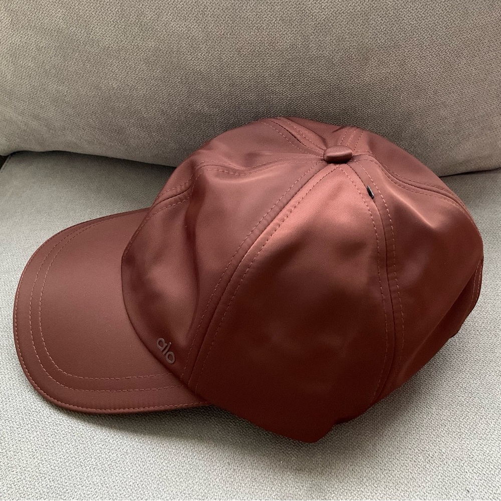 Alo Yoga Satin Off-Duty Cap Brownstone - Picture 4 of 8